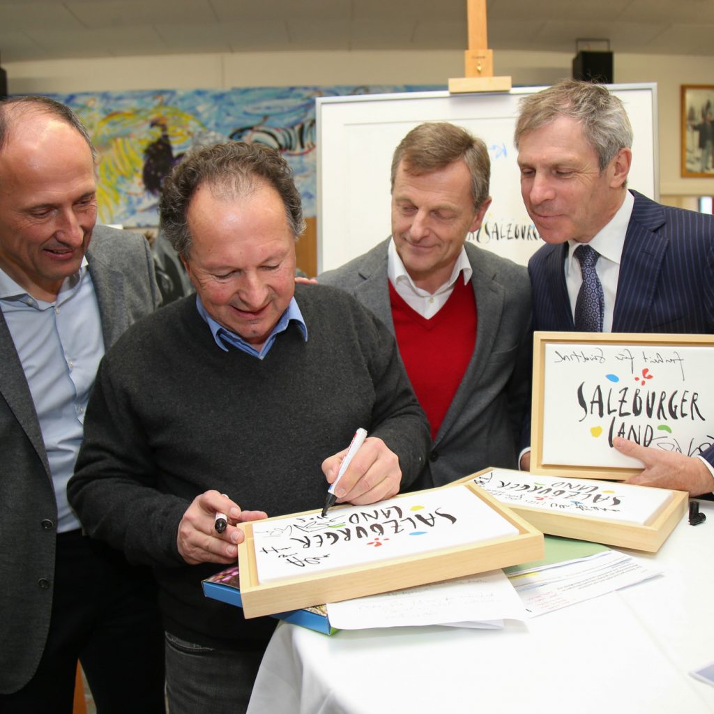 Pressekonferenz der Salzburger Land Tourismus - SLT - zur Präsentation der neuen Marke der Destination SalzburgerLand im Atelier Weyringer in Neumarkt. Im Bild v.l. Leo Bauernberger, MBA, Mag. Hans Weyringer, LAbg. Mag. Hans Scharfetter und Dr. Christoph Engl