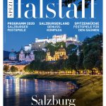 Nachtansicht von Salzburg mit beleuchteten Gebäuden, Fluss und Festung auf einem Magazincover mit dem Titel falstaff spezial.