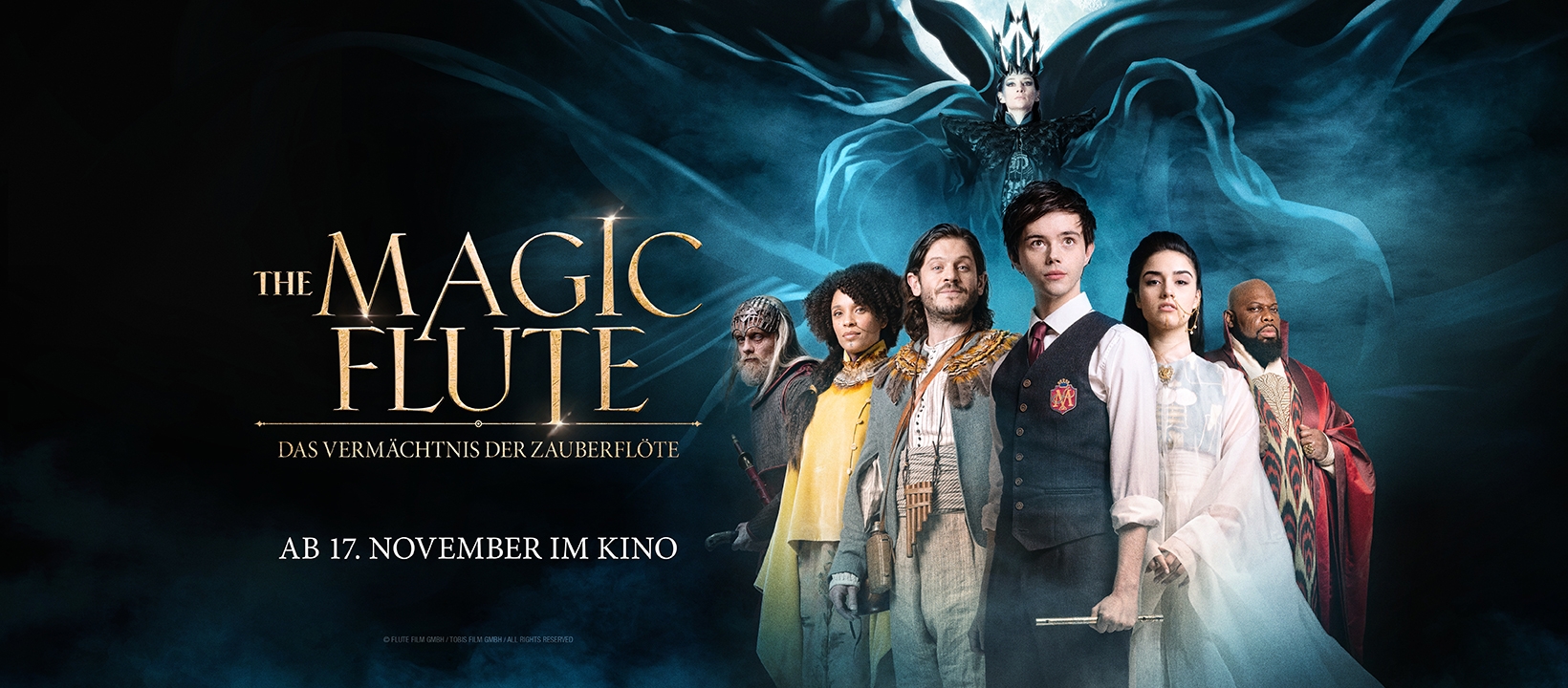 Eine Gruppe von Personen in Fantasiekostümen steht vor einem dunklen, mystischen Hintergrund mit dem Titel Die Zauberflöte.