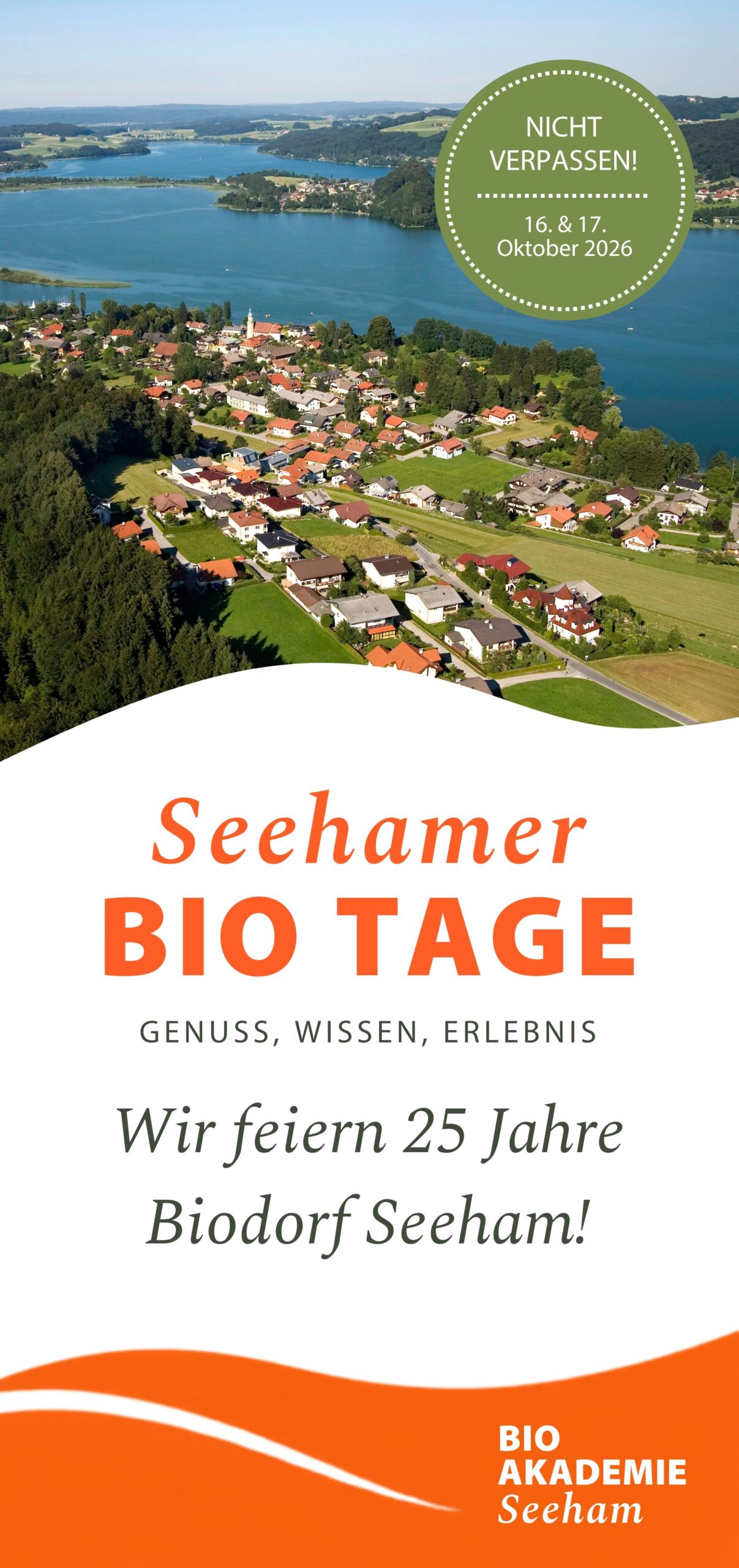 Luftaufnahme eines Dorfes am See, Veranstaltung „25 Jahre Bio-Dorf Seeham“, 16.–17. Oktober 2026.